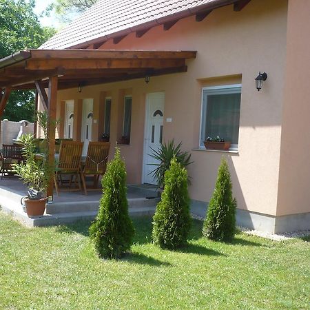 Eszter Apartmanhaz Hajdúszoboszló Dış mekan fotoğraf