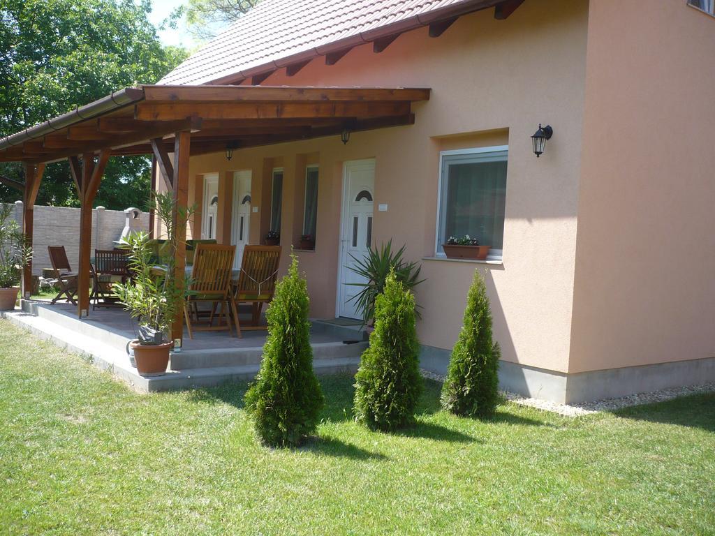 Eszter Apartmanhaz Hajdúszoboszló Dış mekan fotoğraf