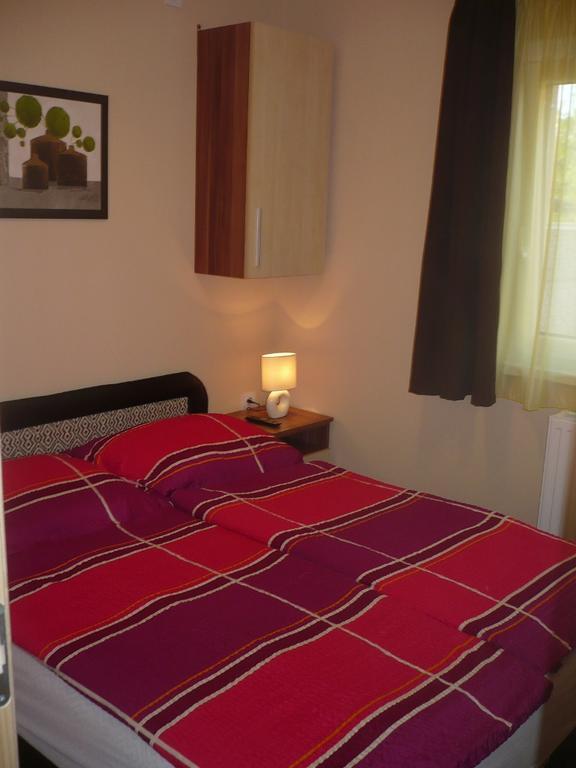 Eszter Apartmanhaz Hajdúszoboszló Dış mekan fotoğraf