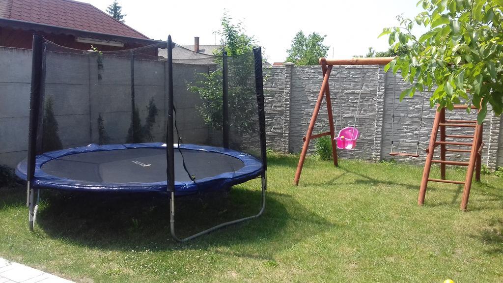 Eszter Apartmanhaz Hajdúszoboszló Dış mekan fotoğraf