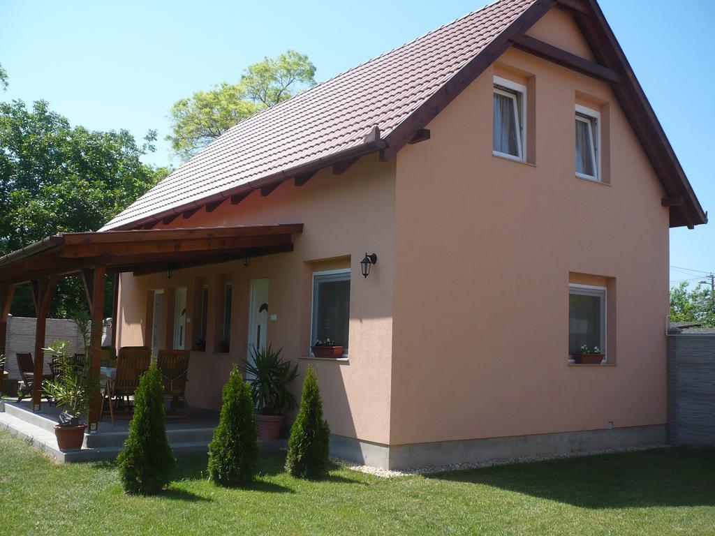 Eszter Apartmanhaz Hajdúszoboszló Dış mekan fotoğraf